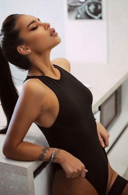 КАРИНА - фото